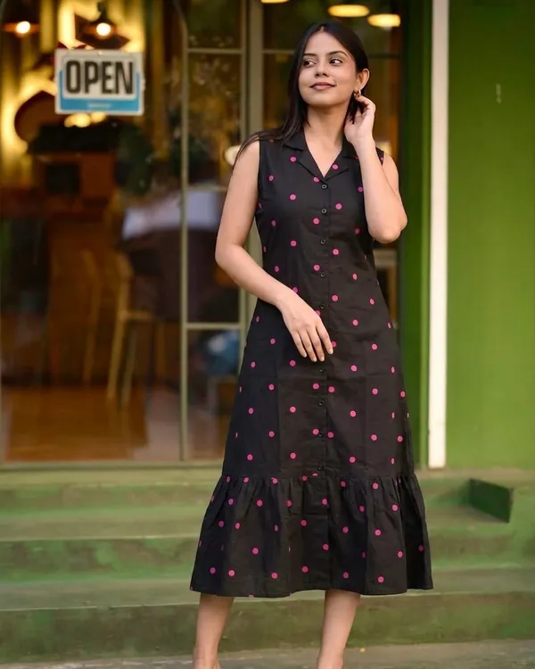 Black_Polka_Dot_Sleeveless_Midi_Dress_For_Women