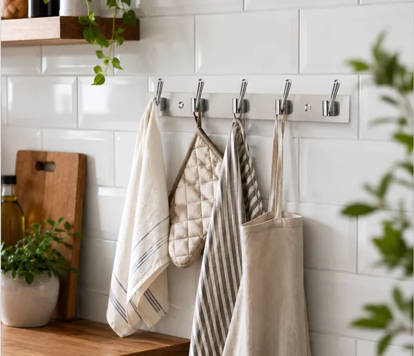 Metal_Silver_5-Pin_Wall_Mounted_Cloth_Hook_Rail_Pack_Of_4