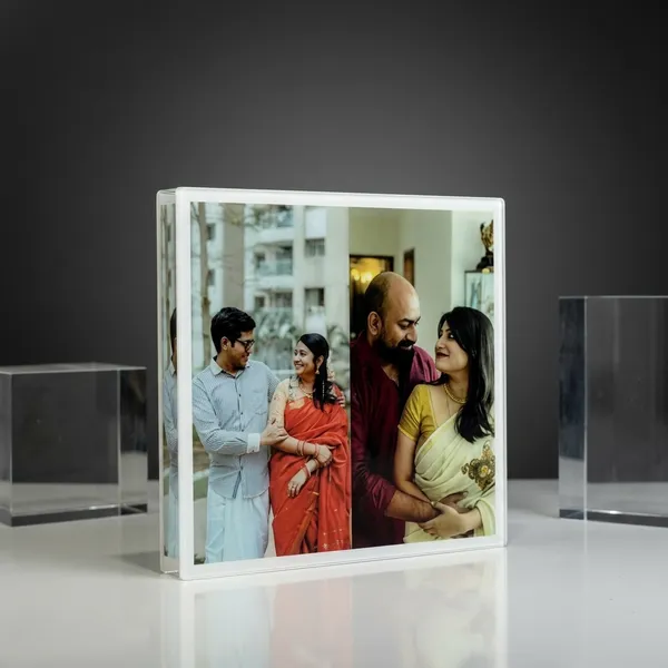 Personalized_Acrylic_Photo_Frame_With_White_Border_1_Unit