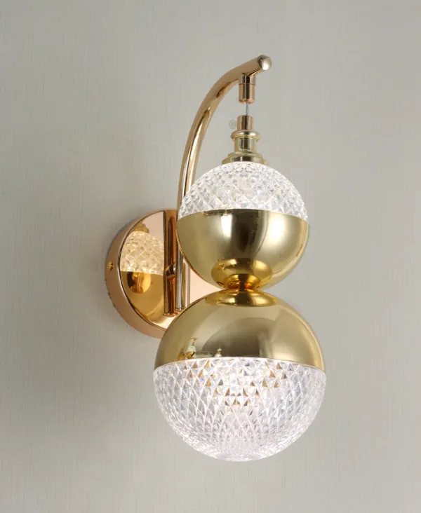 Acrylic_Brass_Minimal_Bedroom_Wall_Light