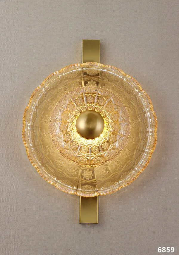 Glass_Modern_Textured_Golden_Wall_Sconce