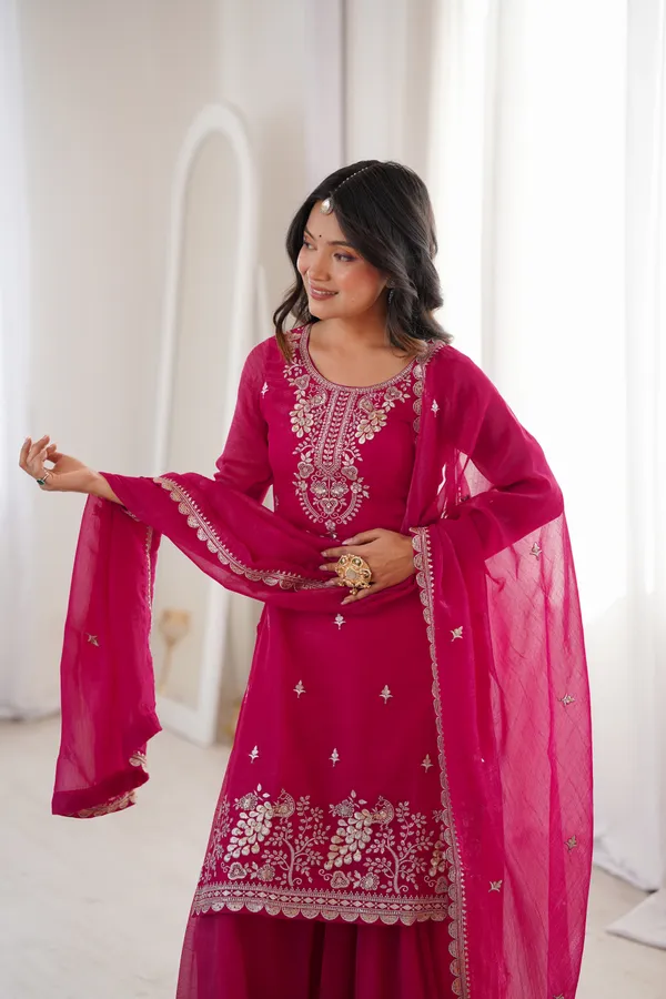 Magenta_Cotton_Blend_Straight_Embroidered_Kurta_Set_For_Women