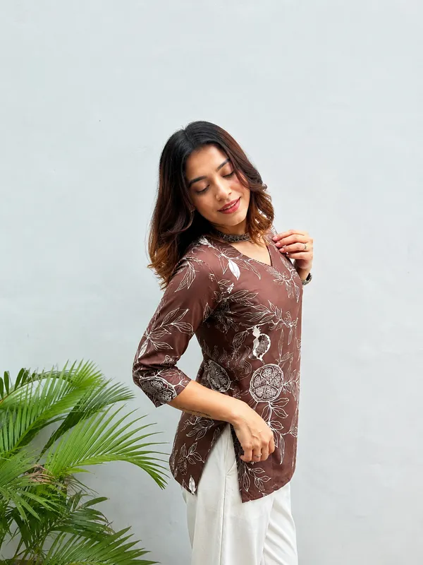 Brown_Cotton_Straight_Floral_Print_Kurti_For_Women