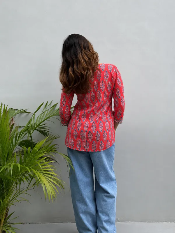 Red_Cotton_Block_Print_V_Neck_Tunic_For_Women