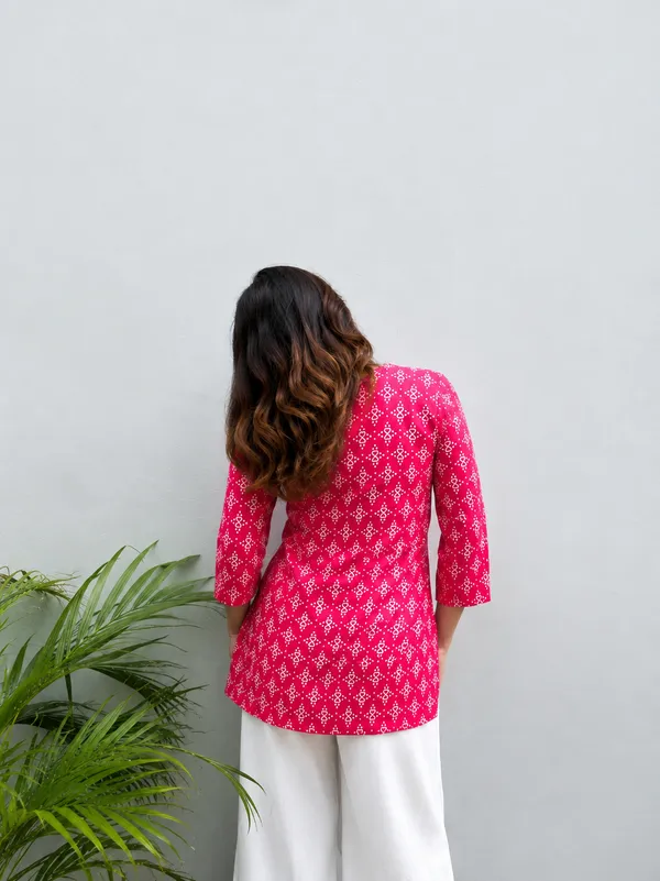 Pink_Cotton_Straight_Floral_Print_Short_Kurta_For_Women