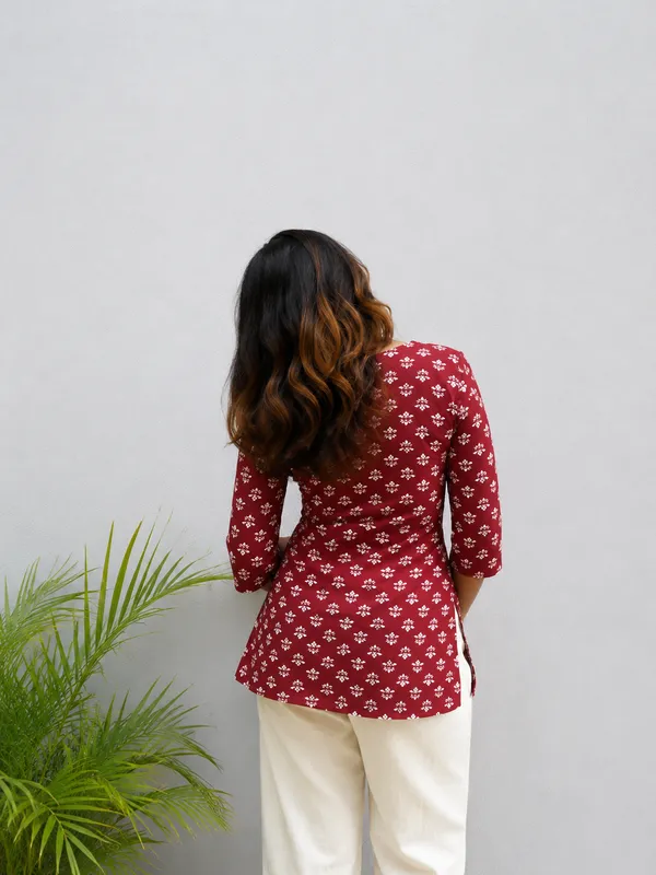 Maroon_Cotton_Floral_Print_V_Neck_Top_For_Women
