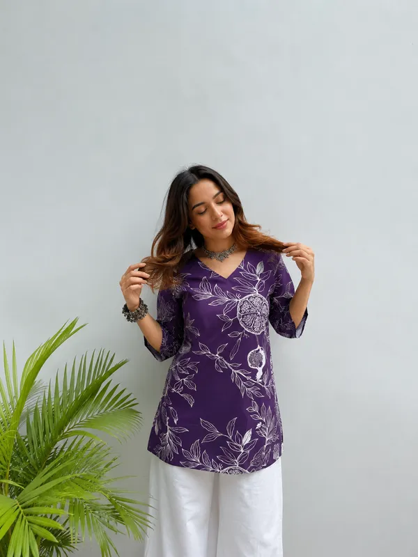 Purple_Cotton_Floral_Print_V_Neck_Tunic_Top_For_Women