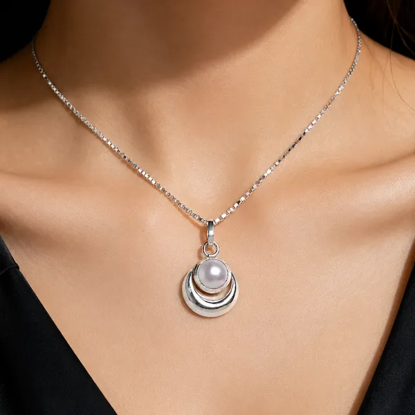 Silver_Tone_Pearl_Pendant_Necklace_For_Women