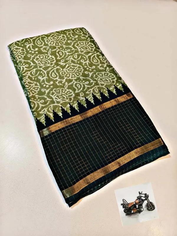 Pista_Green_Cotton_Chex_Saree_With_Unstitched_Blouse_For_Women