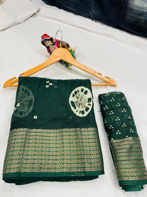 Green_Georgette_Saree_With_Unstitched_Blouse_For_Women