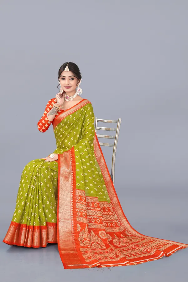 Green_Dola_Silk_Saree_With_Unstitched_Blouse_For_Women