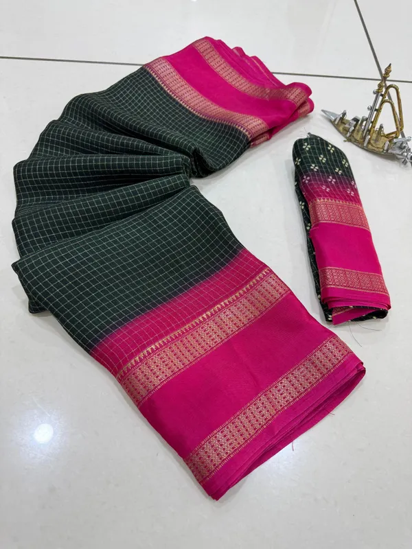 Green_Cotton_Chex_Saree_With_Unstitched_Blouse_For_Women
