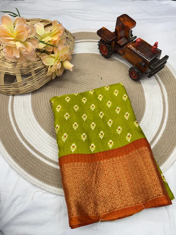 Green_Dola_Silk_Saree_With_Unstitched_Blouse_For_Women