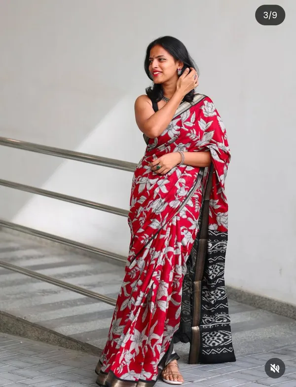Elegant_Floral_Printed_Malmal_Gunja_Cotton_Saree_for_Women