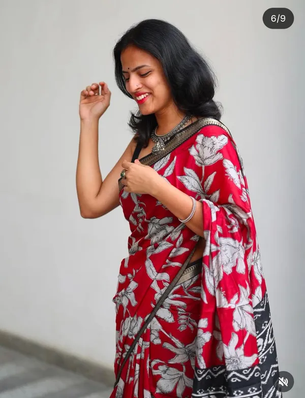 Elegant_Floral_Printed_Malmal_Gunja_Cotton_Saree_for_Women