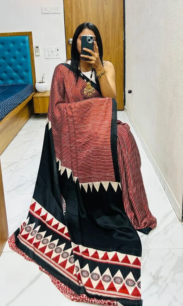 Maroon_Japan_Satin_Saree_With_Unstitched_Blouse_For_Women