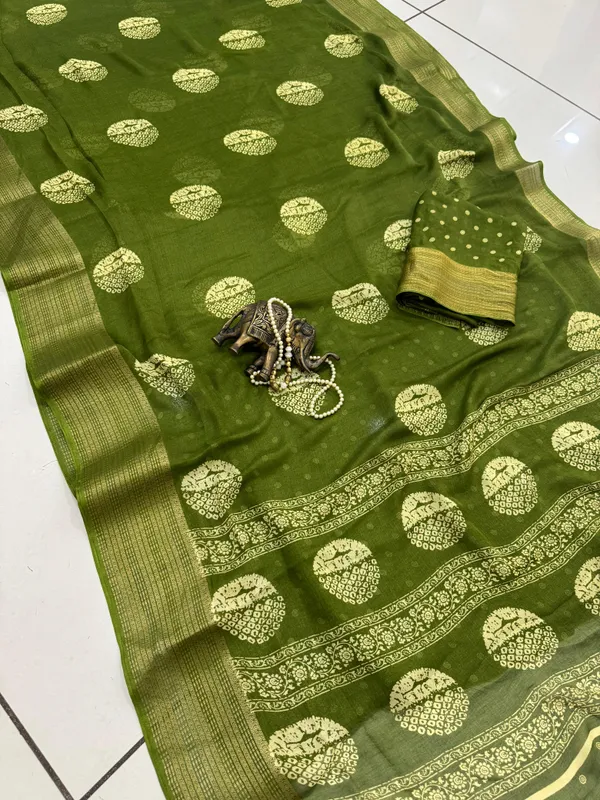 Green_Georgette_Foil_Saree_With_Unstitched_Blouse_For_Women