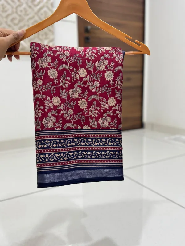 Pink_Malmal_Cotton_Saree_With_Unstitched_Blouse_For_Women