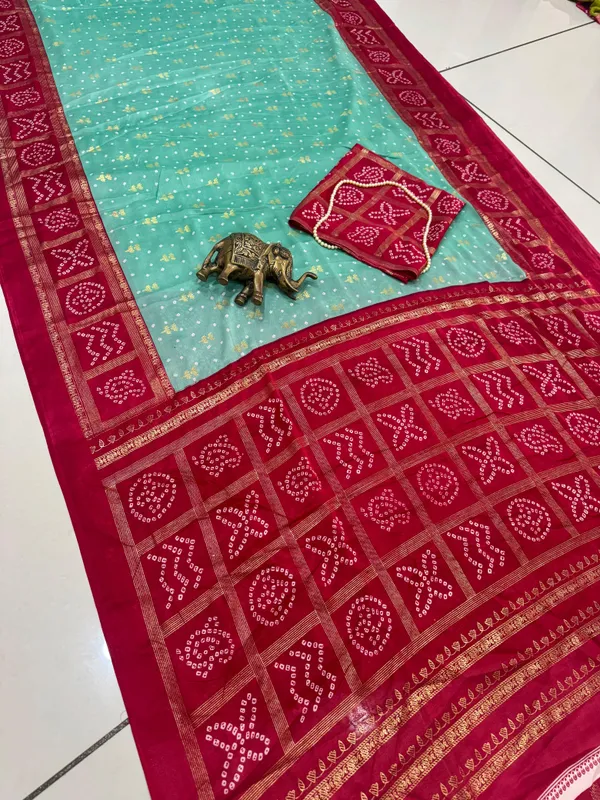 Sea_Green_Moss_Silk_Saree_With_Unstitched_Blouse_For_Women