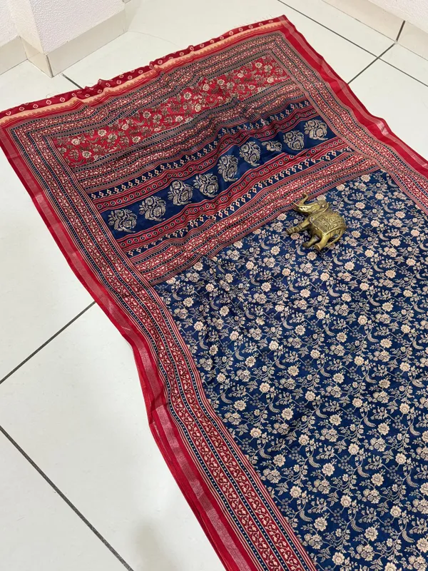Navy_Blue_Malmal_Cotton_Saree_With_Unstitched_Blouse_For_Women