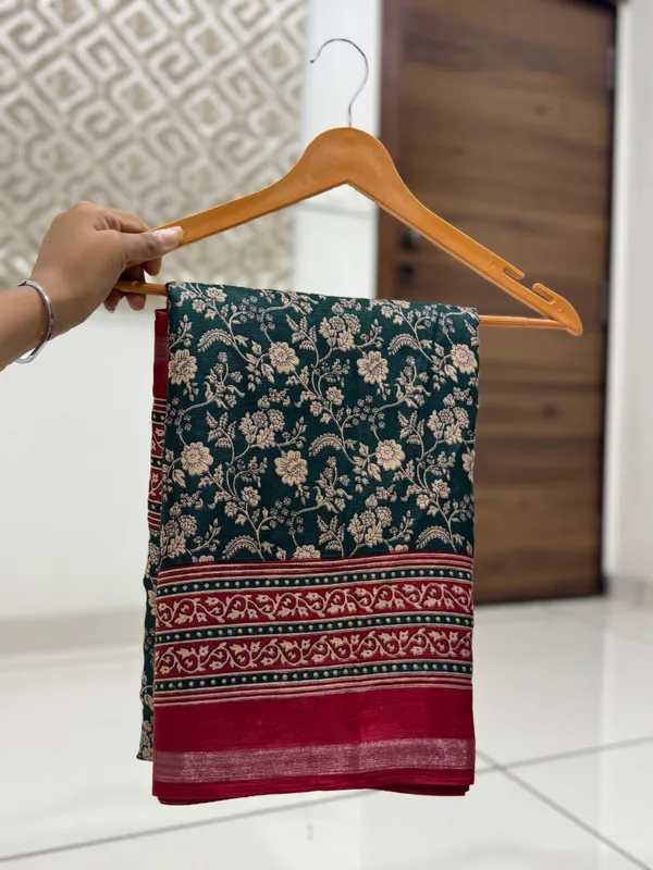 Green_Malmal_Cotton_Saree_With_Unstitched_Blouse_For_Women