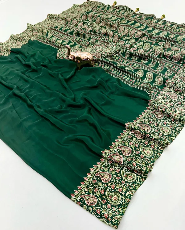 Green_Japan_Satin_Saree_With_Unstitched_Blouse_For_Women