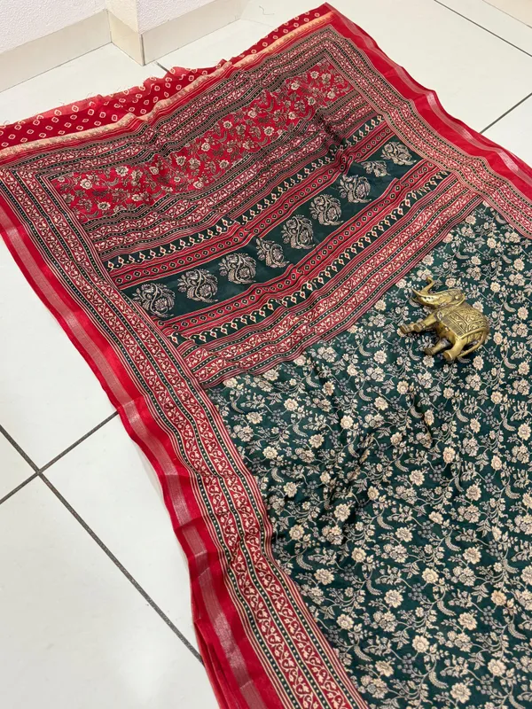 Green_Malmal_Cotton_Saree_With_Unstitched_Blouse_For_Women