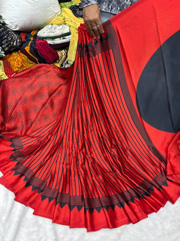 Red_Japan_Satin_Saree_With_Unstitched_Blouse_For_Women