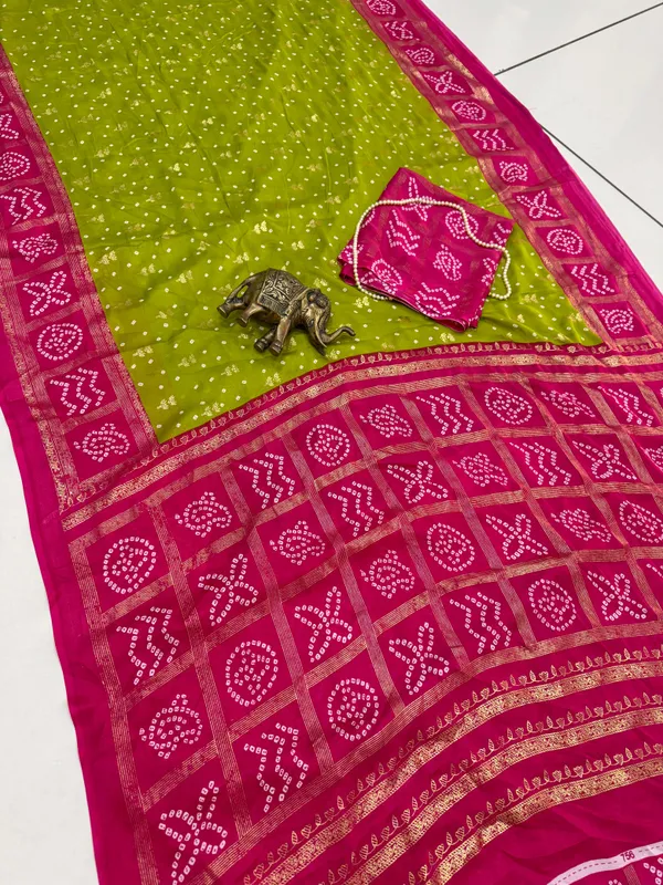 Green_Moss_Silk_Saree_With_Unstitched_Blouse_For_Women