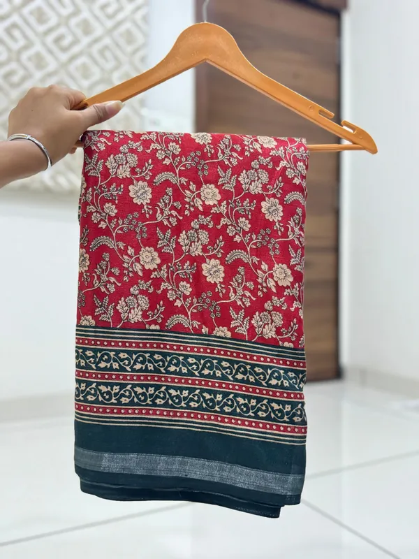Red_Malmal_Cotton_Saree_With_Unstitched_Blouse_For_Women