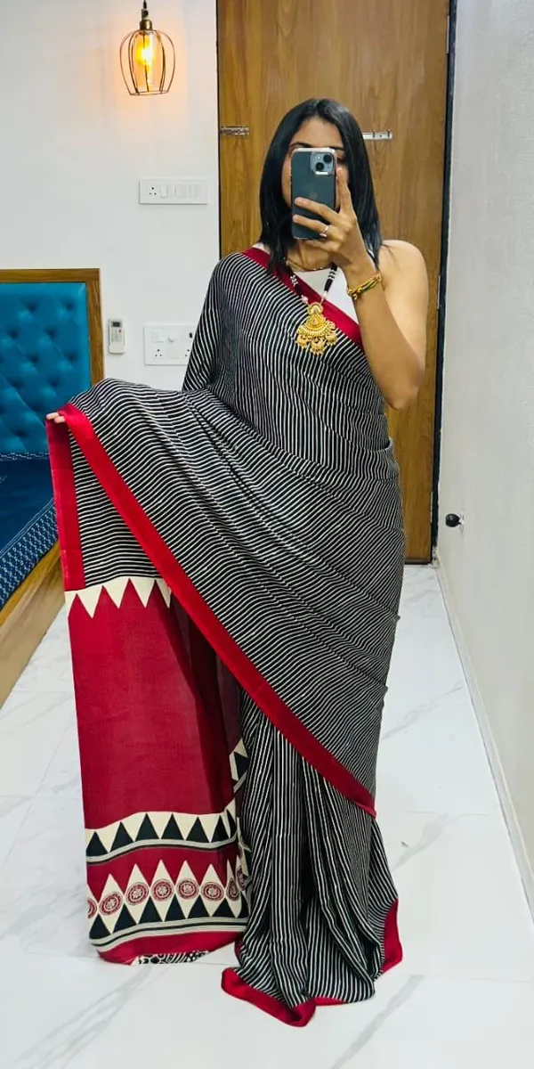 Black_Japan_Satin_Saree_With_Unstitched_Blouse_For_Women