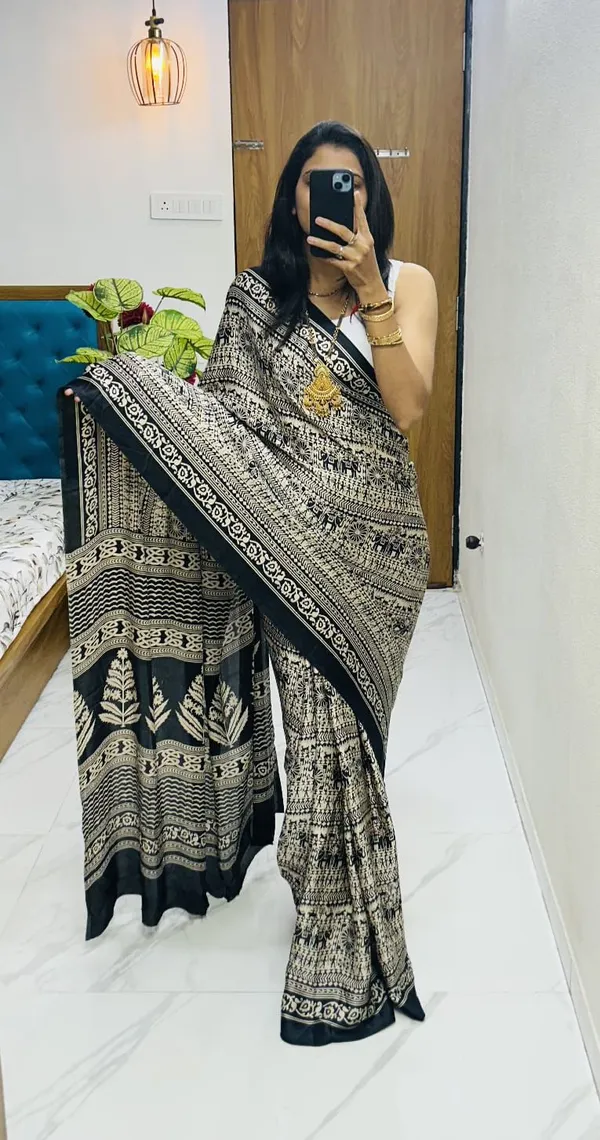 Scorpio_Luxe_Japan_Satin_Printed_Saree