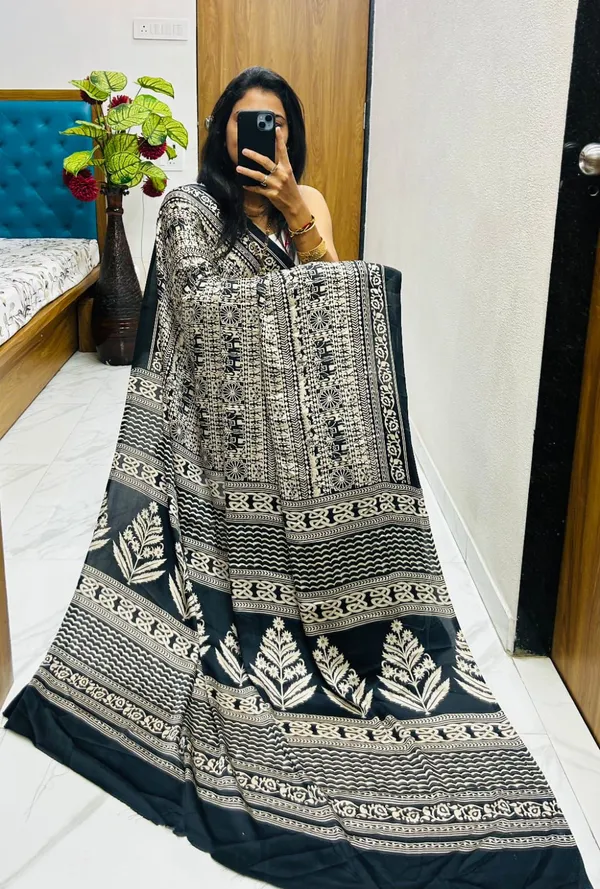 Scorpio_Luxe_Japan_Satin_Printed_Saree