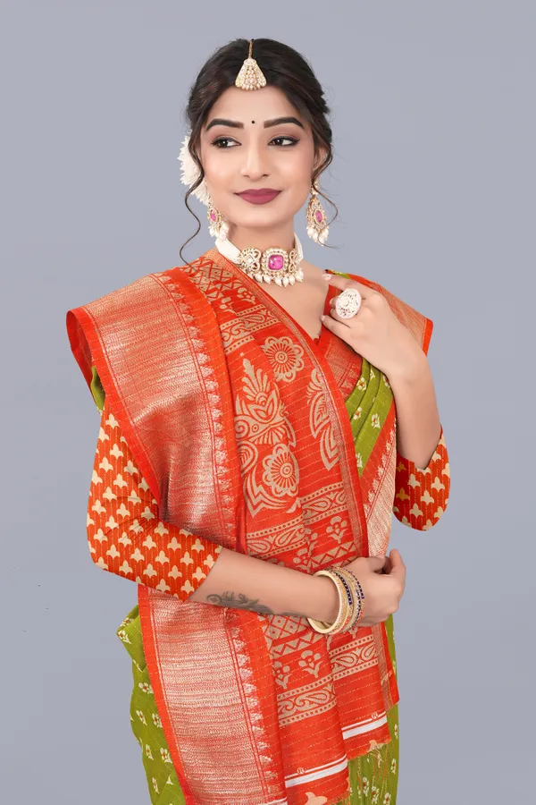 Green_Dola_Silk_Saree_With_Unstitched_Blouse_For_Women