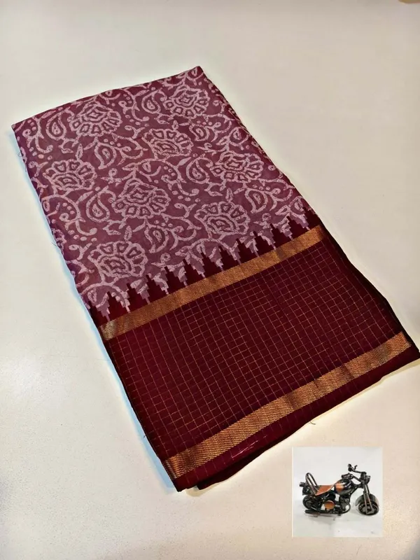 Pink_Cotton_Chex_Saree_With_Unstitched_Blouse_For_Women