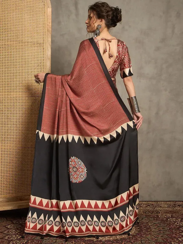 Maroon_Japan_Satin_Saree_With_Unstitched_Blouse_For_Women