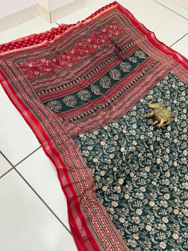 Green_Malmal_Cotton_Saree_With_Unstitched_Blouse_For_Women