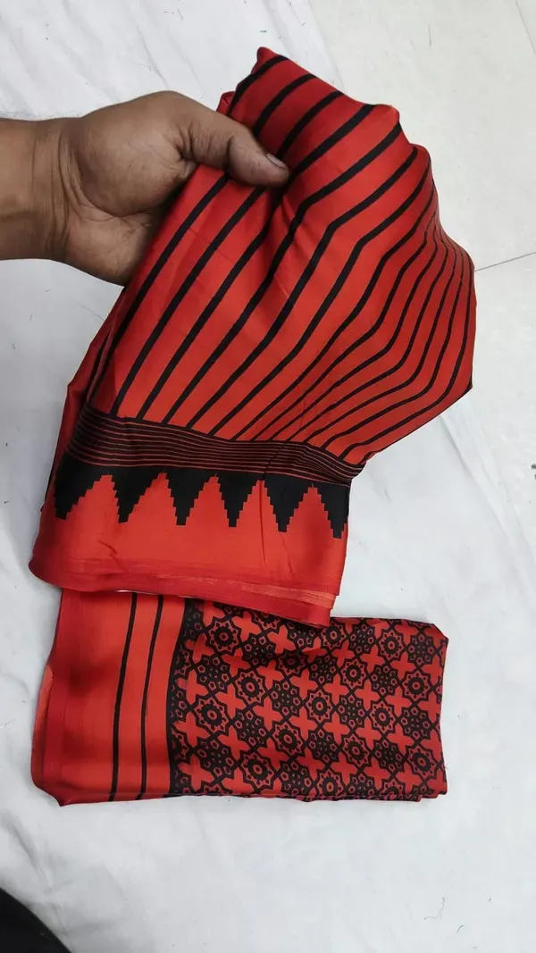 Red_Japan_Satin_Saree_With_Unstitched_Blouse_For_Women