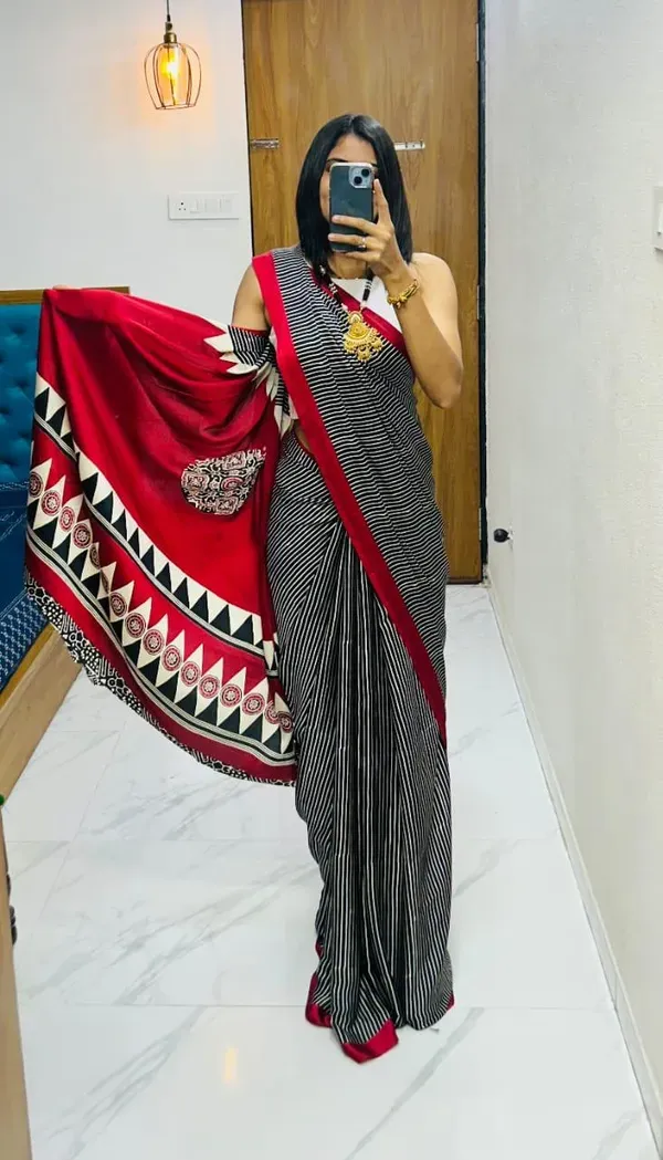 Black_Japan_Satin_Saree_With_Unstitched_Blouse_For_Women
