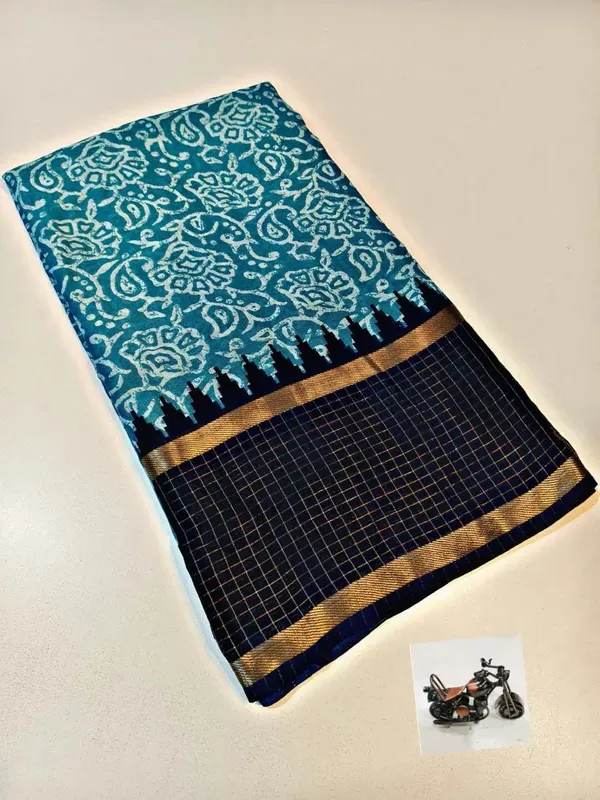 Sky_Blue_Cotton_Chex_Saree_With_Unstitched_Blouse_For_Women