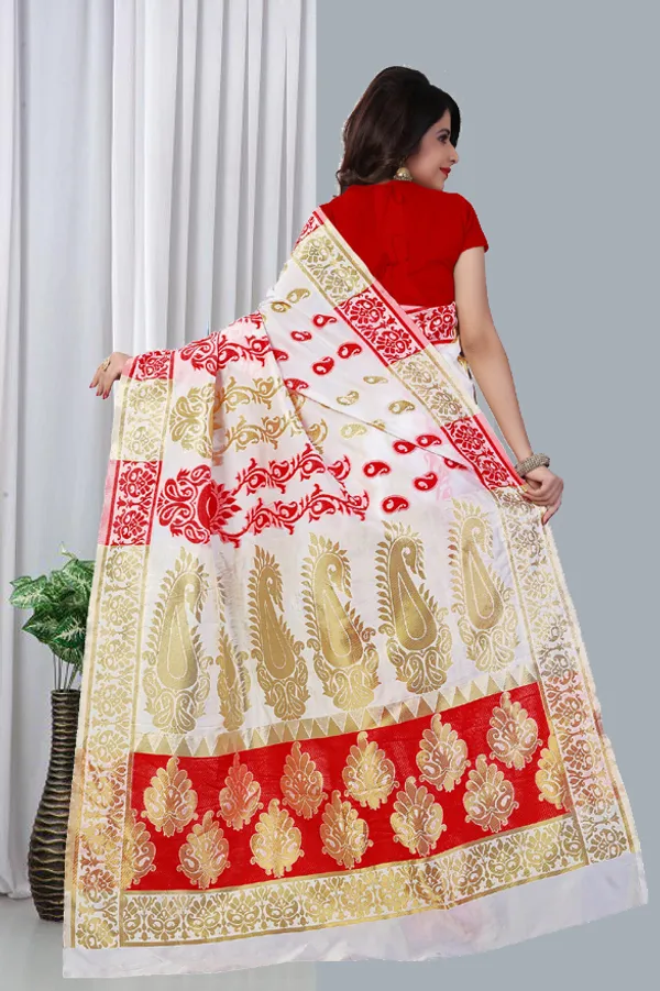 White_Traditional_Kanjeevaram_Silk_Saree_With_Zari_Border_With_Unstitched_Blouse