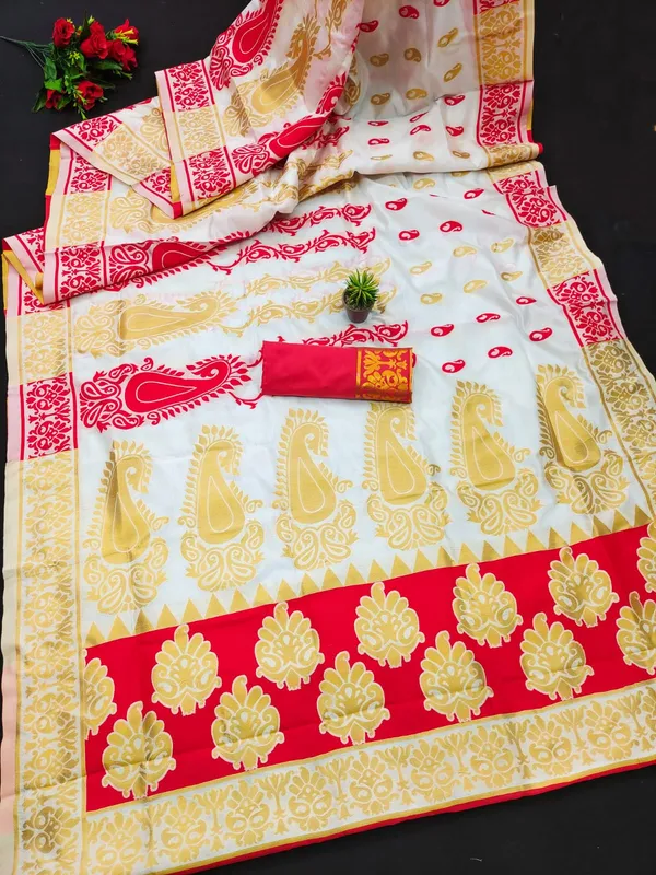 White_Traditional_Kanjeevaram_Silk_Saree_With_Zari_Border_With_Unstitched_Blouse