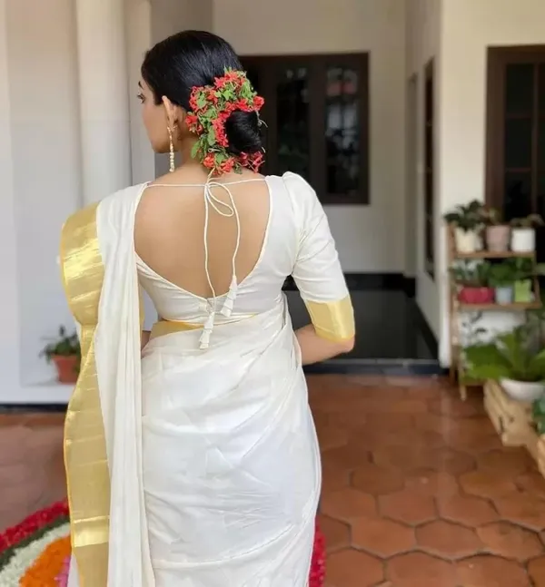 Women's_Cotton_Blend_White_Saree_With_Blouse