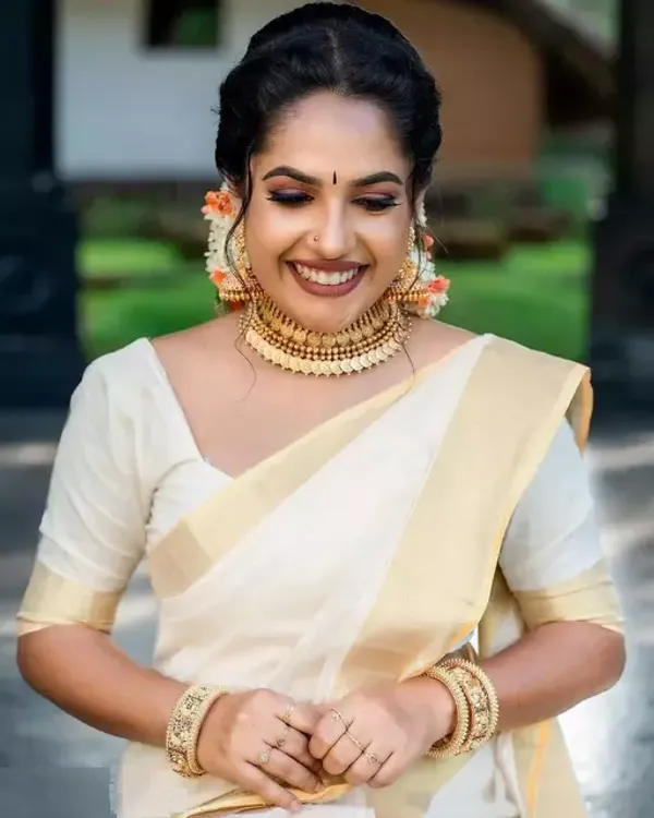 Women's_Cotton_Blend_White_Saree_With_Blouse