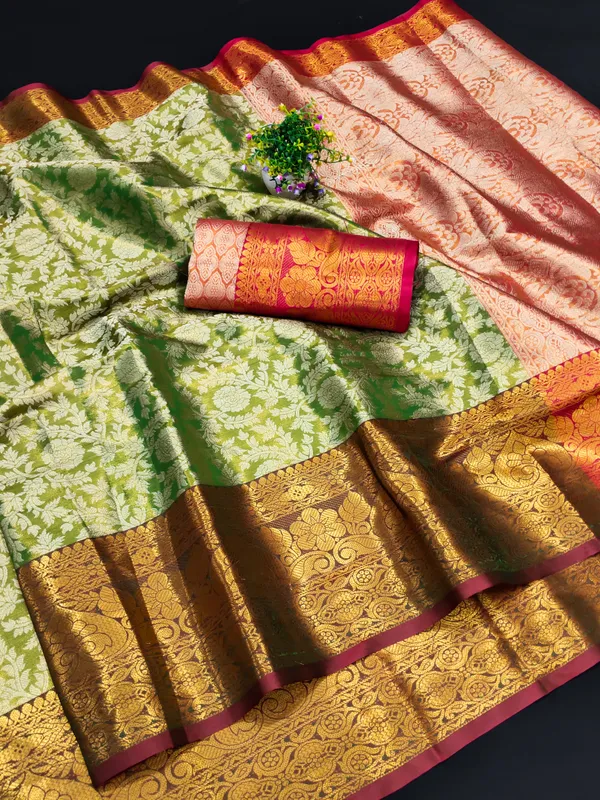 Kanjeevaram_Silk_Saree_With_Unstitched_Blouse