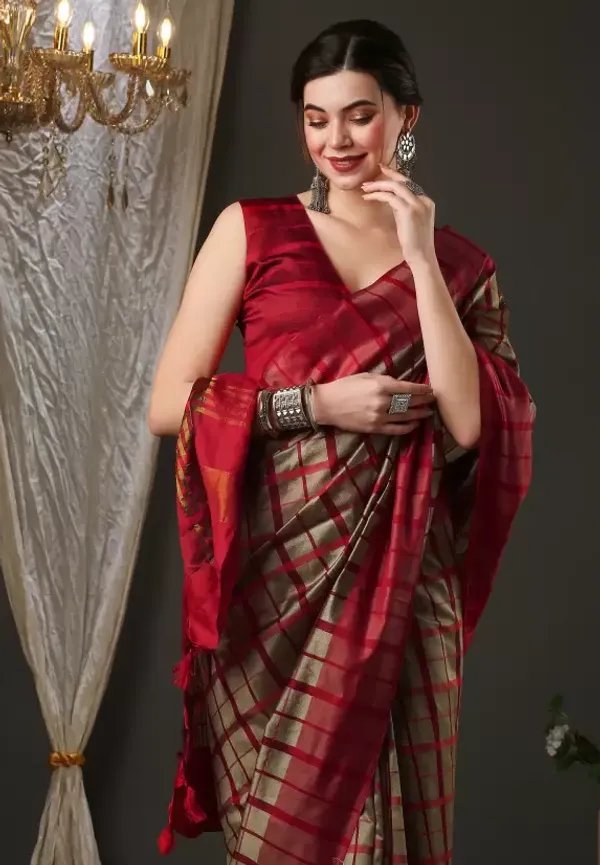 Women_Arts_Silk_Saree_With_Blouse
