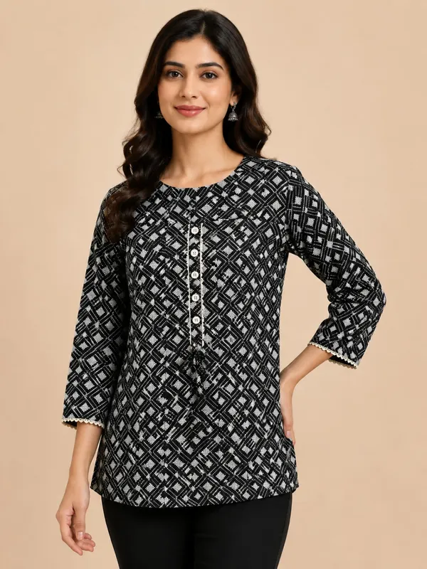 Black_Geometric_Print_A_Line_Top_For_Women