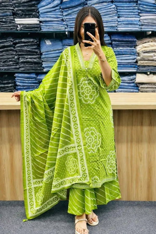 Green_Bandhani_Print_Kurta_Set_For_Women