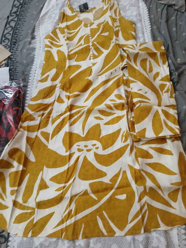 Mustard_Yellow_Cotton_Relaxed_Leaf_Print_Sleeveless_Kurti_For_Women