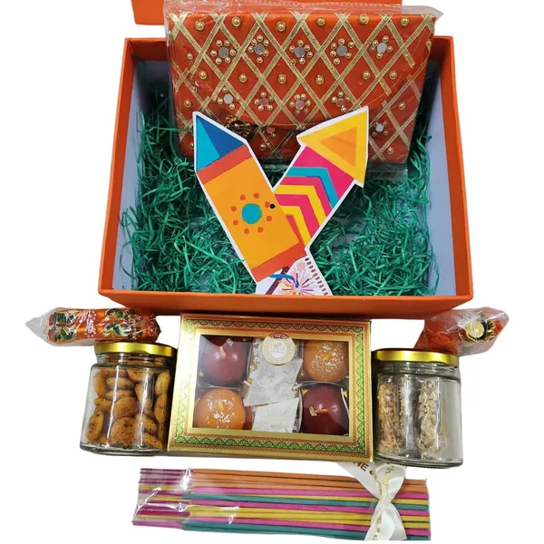 Premium_Festive_Gifting_Hamper_(8_x_10_curated_box)